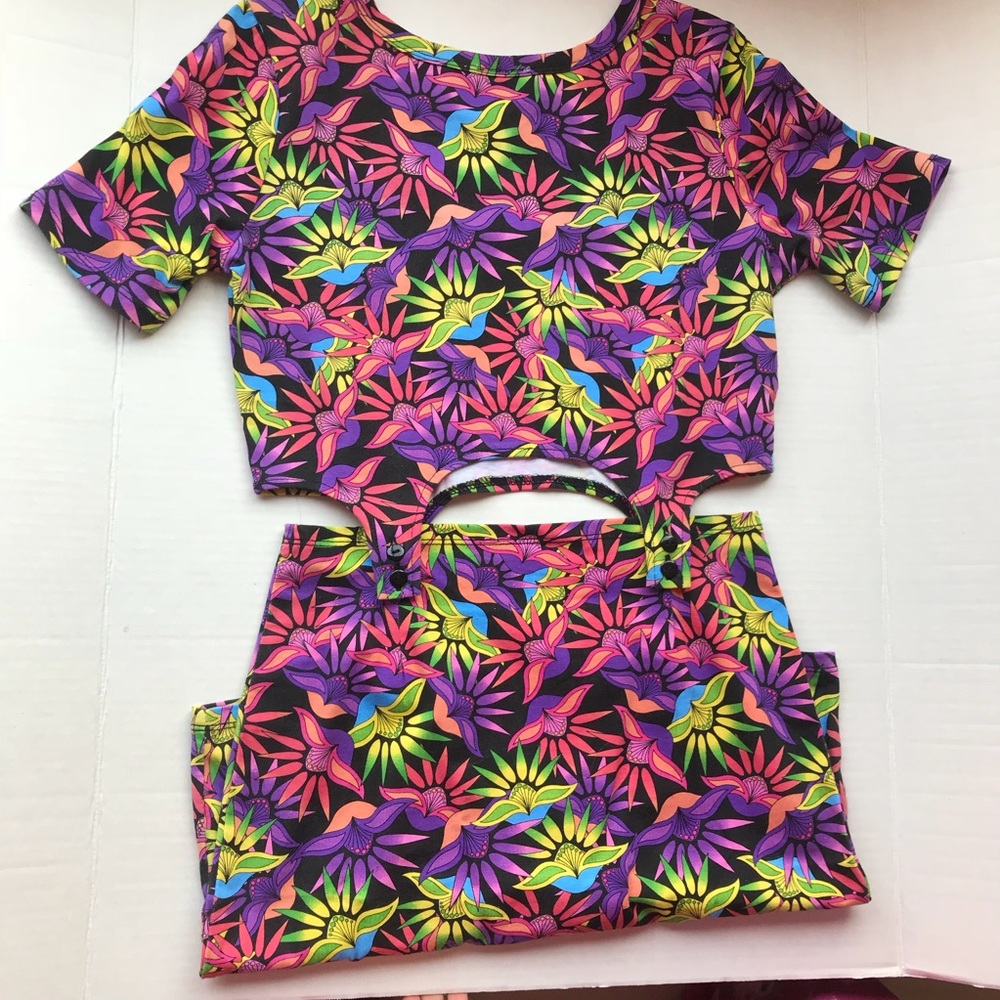 Tight dress SHOWN toSCALE medium